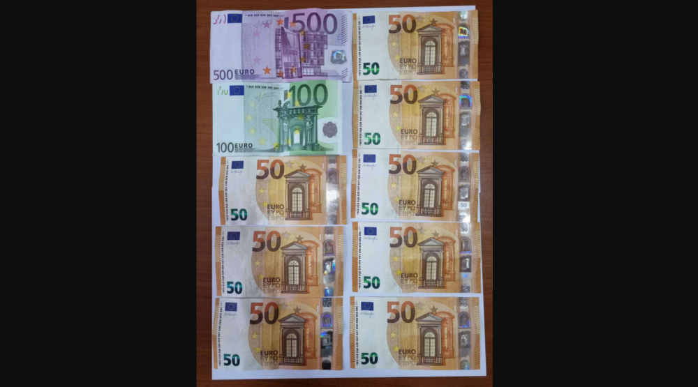 Un turc a rămas fără jumătate de milion de lei, pe care nu i-a declarat la Aeroportul Chișinău
